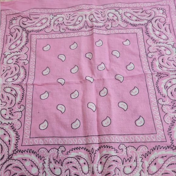 Pink handkerchief 20x20  - Picture 2 of 3